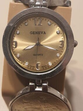 🦋10/$20🦋 Geneva Silver/Goldtone Women's Watch